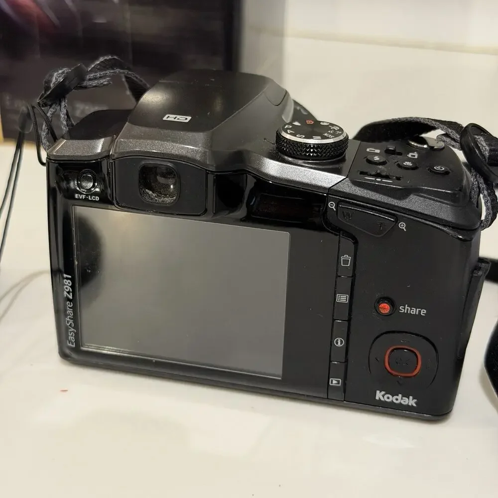 Kodak EasyShare Z981 14MP 26x Zoom Digital Camera Works Box Black